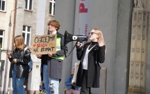 Protest Młodzieżowego Strajku Klimatycznego na rynku w Katowicach (7)