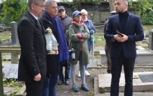 Odnowiony nagrobek prof. Zacharjasza Bornsteina (5)