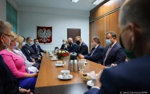 Wizyta prezydenta Andrzeja Dudy i ministra zdrowia Adama Niedzielskiego w GCZD w Katowicach (6)