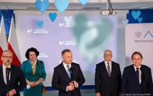 Wizyta prezydenta Andrzeja Dudy i ministra zdrowia Adama Niedzielskiego w GCZD w Katowicach (1)