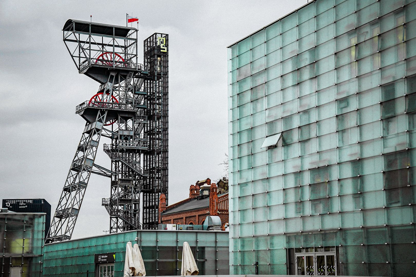 muzeum śląskie i wieża wyciągowa kopalni