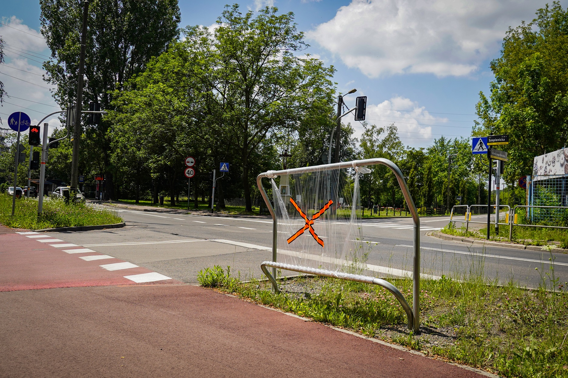 W Katowicach trwa montaż podnóżków rowerowych