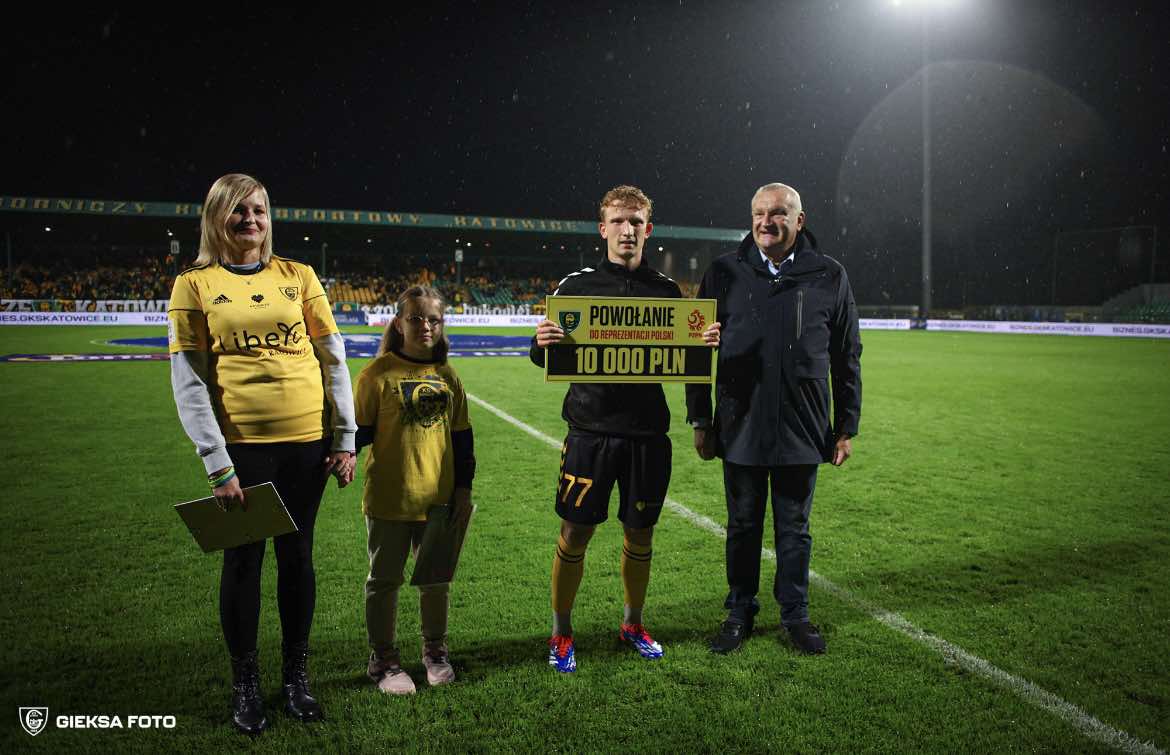 Mateusz Kowalczyk przekazał premię na leczenie 9-letniej kibicki