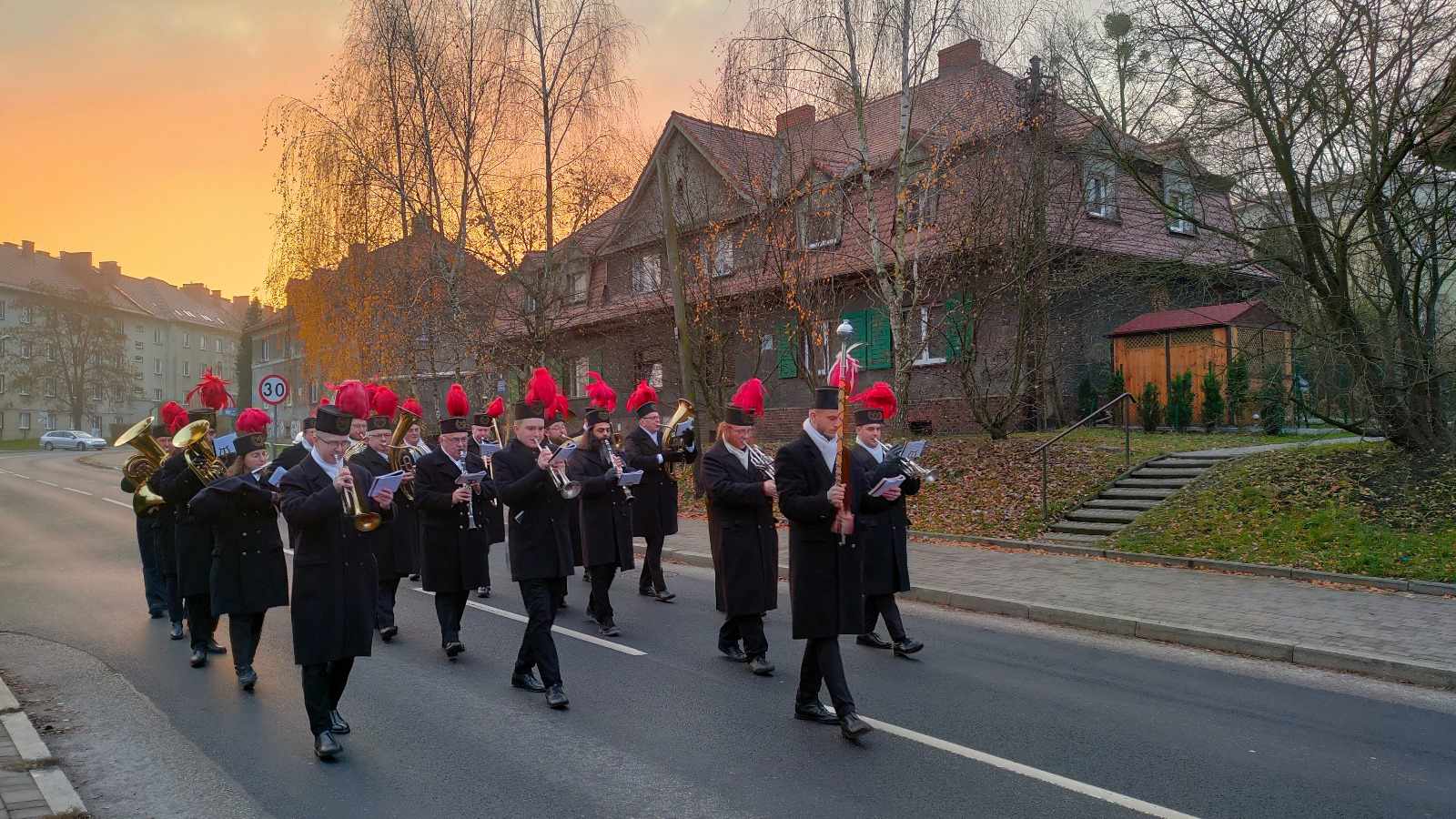 Górnik w mundurze orkiestra górnicza