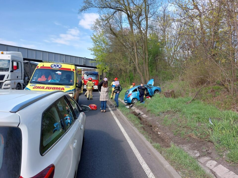 Fot. KM PSP Zabrze. Wypadek na Alei Jana Nowaka Jeziorańskiego w Zabrzu